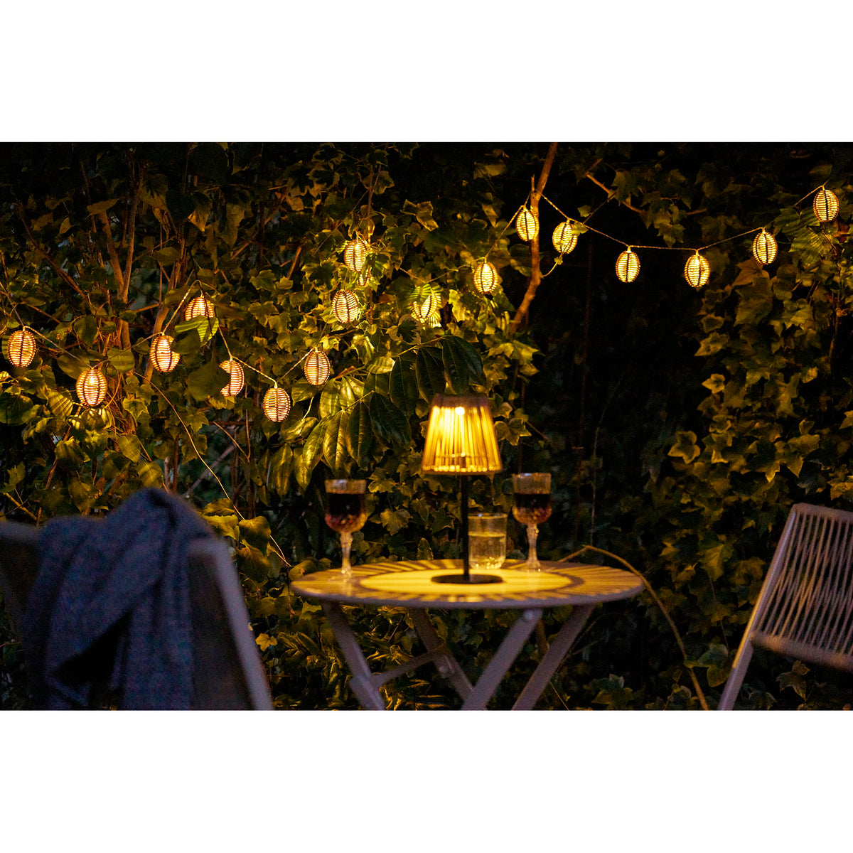 Carlisle LED String Light - Lichtsnoer, polyrattan/metaal, naturel/zwart